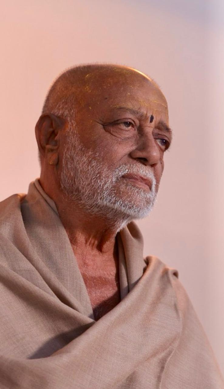 ગુજરાત અને દેશના વિવિધ વિસ્તારોમાં અકાળે અવસાન પામેલાઓને મોરારી બાપુની શ્રધ્ધાંજલિ અને પરિવારજનોને સહાય