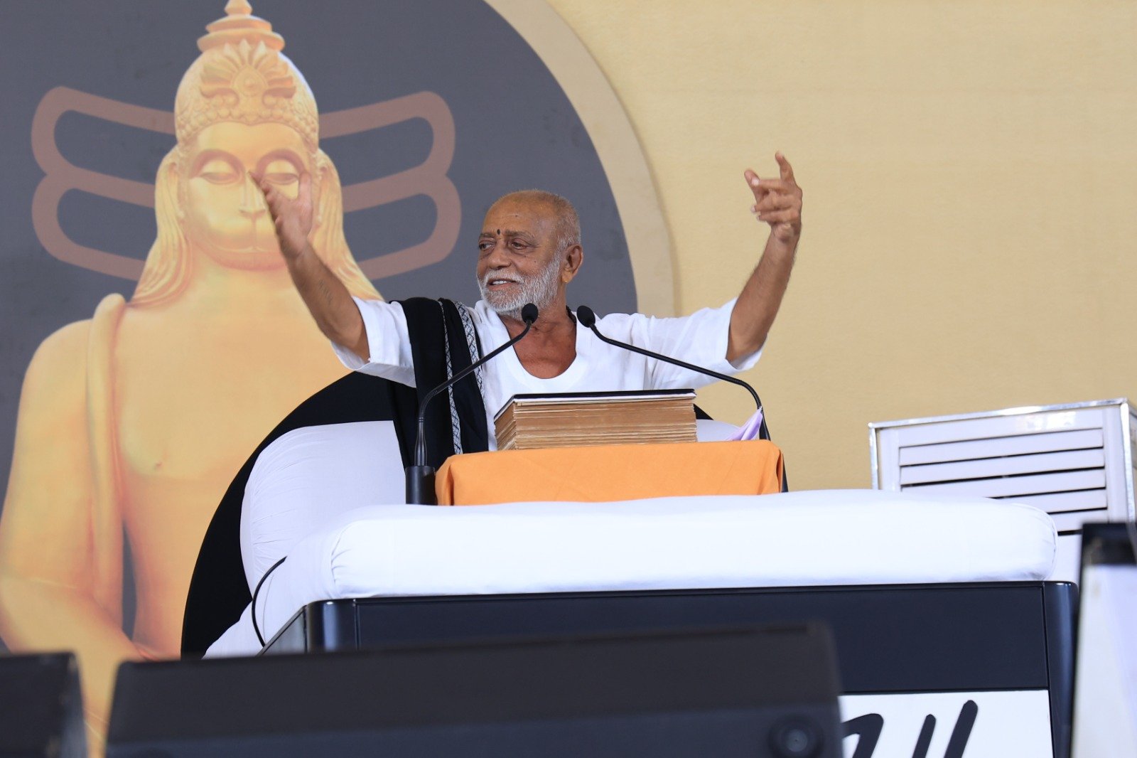 સામ+સાધુ=પરમસાધુ.